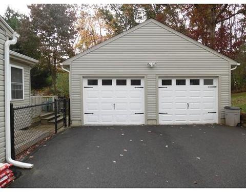 61 Helberg Rd, Springfield, MA 01128 photo 3