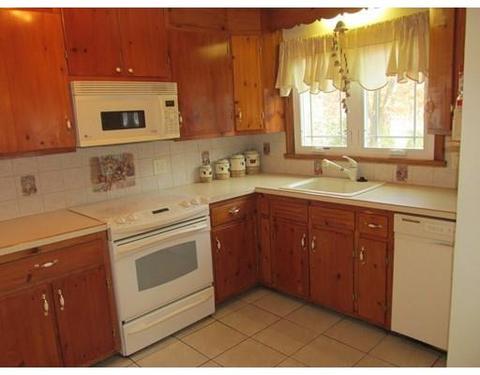 80 Greaney St, Springfield, MA 01104 photo 9
