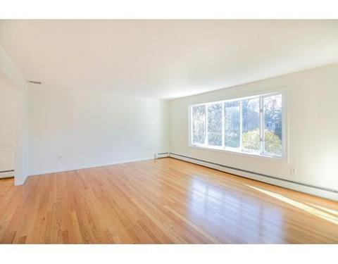 23 Crestview Dr, Millis, MA 02054 photo 4