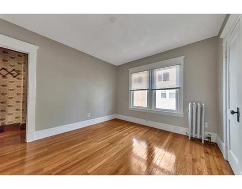 17 Standish St, Springfield, MA 01108 photo 9
