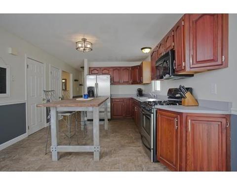 90 Stephanie Cir, Springfield, MA 01129 photo 3