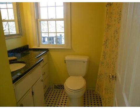 10 Peacedale Ave, Worcester, MA 01607 photo 16