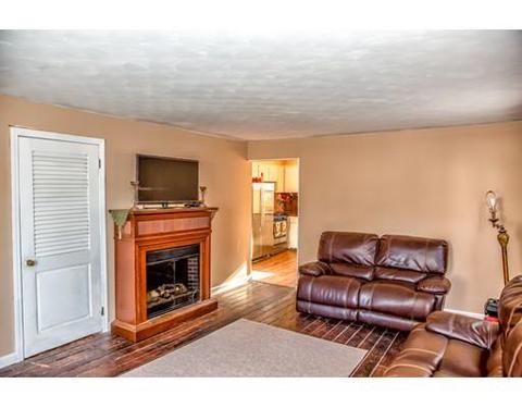 81 Joanne Rd, Springfield, MA 01119 photo 2