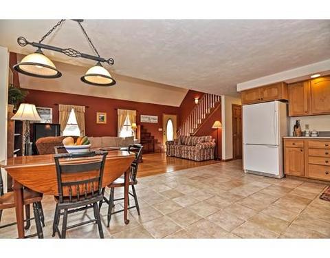 8 Cranberry Ave, Mashpee, MA 02649 photo 2