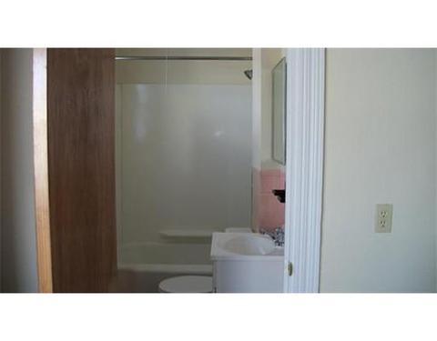 195 Raymond St, Fall River, MA 02723 photo 4
