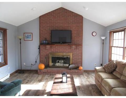 113 Joy St, Chicopee, MA 01013 photo 3