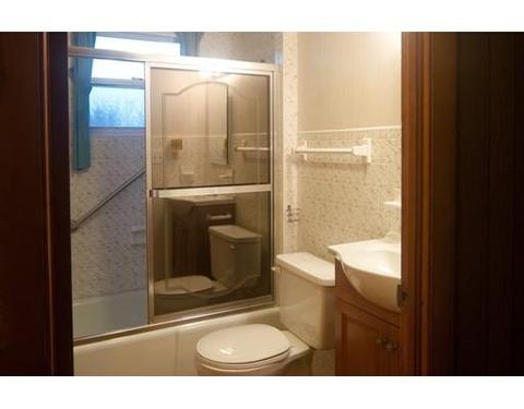 51 Raymond St, Fall River, MA 02723 photo 8