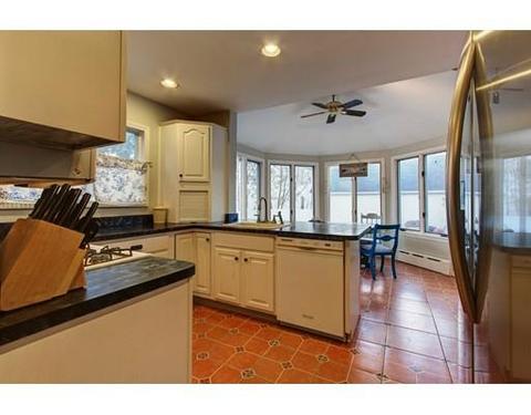 31 Berkeley Ave, Lowell, MA 01852 photo 9