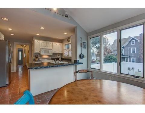 31 Berkeley Ave, Lowell, MA 01852 photo 10