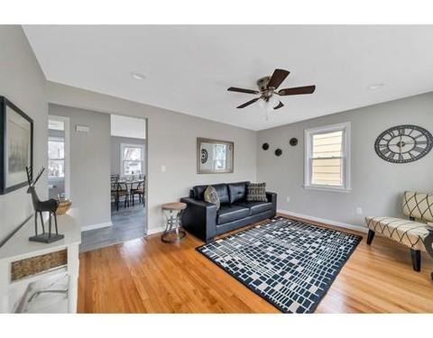 63 Haskin St, Springfield, MA 01109 photo 5