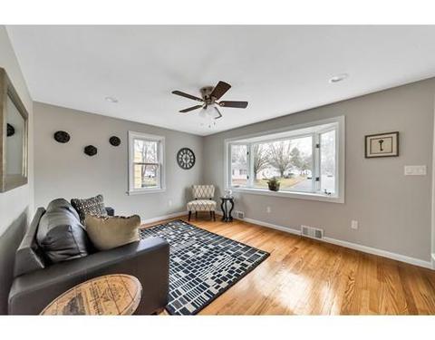 63 Haskin St, Springfield, MA 01109 photo 6