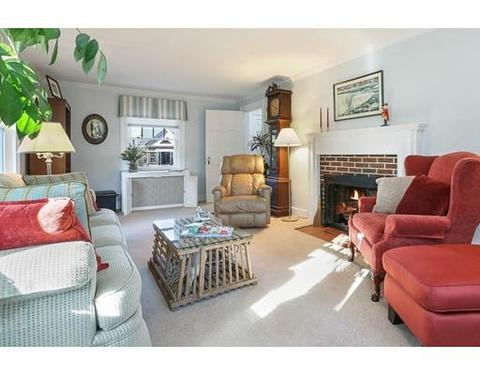 25 Appleton Ave, Beverly, MA 01915 photo 2