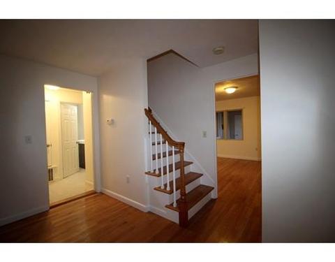 204 E Allen Ridge Rd, Springfield, MA 01118 photo 2