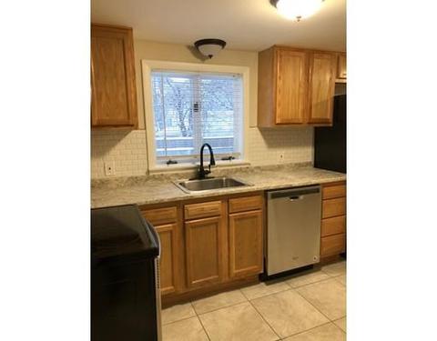 64 Glencoe St, Springfield, MA 01104 photo 3