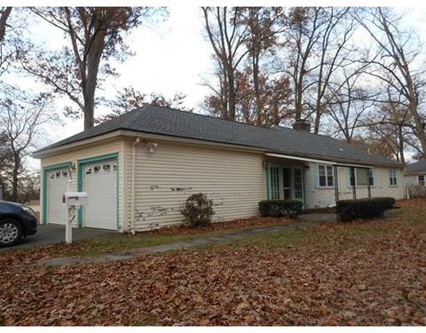 85 Overlook Dr, Springfield, MA 01118 photo 2