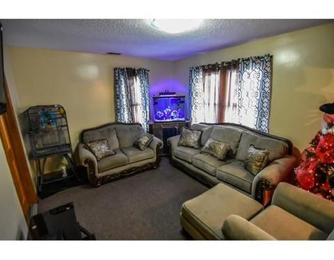 92 Cherrelyn St, Springfield, MA 01104 photo 3
