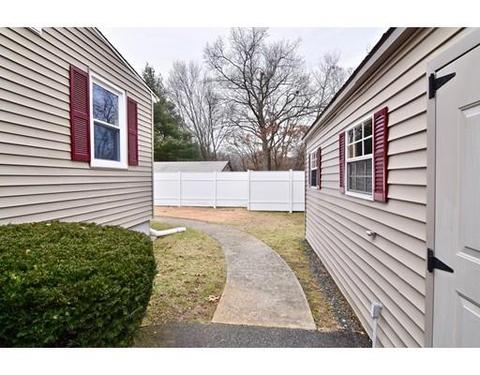 40 Gardens Dr, Springfield, MA 01119 photo 5