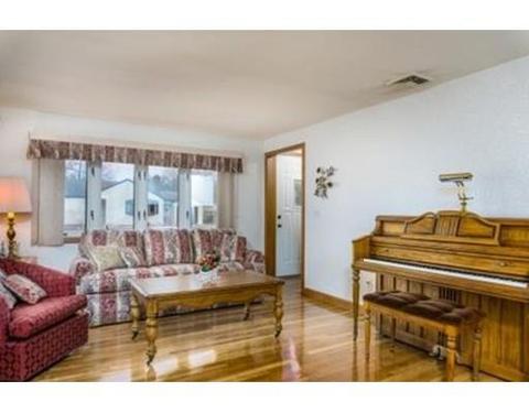 22 Dawn St, Chicopee, MA 01020 photo 5