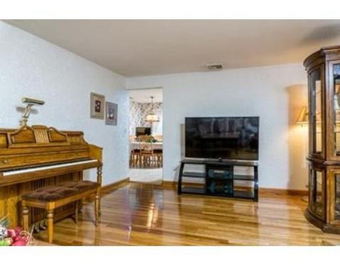 22 Dawn St, Chicopee, MA 01020 photo 7