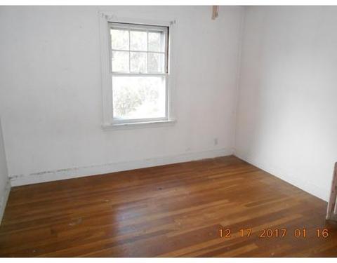 28 Kazbeck St, Springfield, MA 01151 photo 8