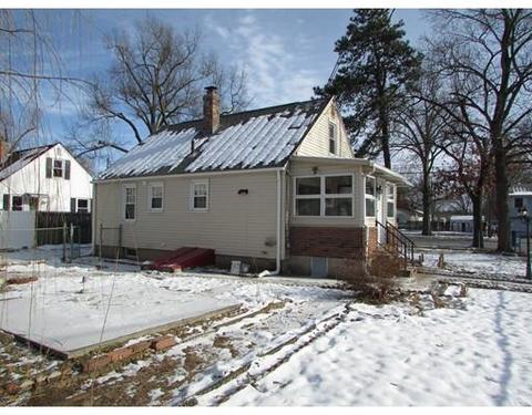 1070 Berkshire Ave, Springfield, MA 01151 photo 3