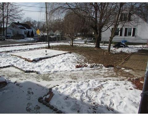 1070 Berkshire Ave, Springfield, MA 01151 photo 4