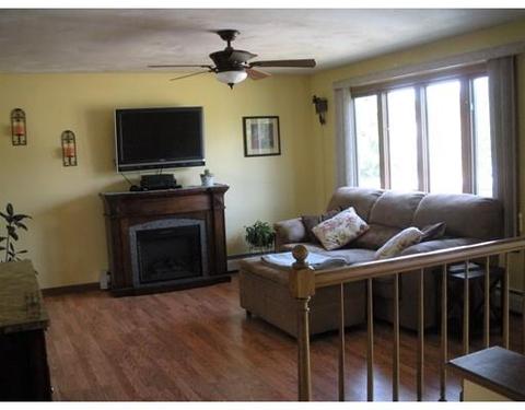 35 Etre Dr, Worcester, MA 01604 photo 2