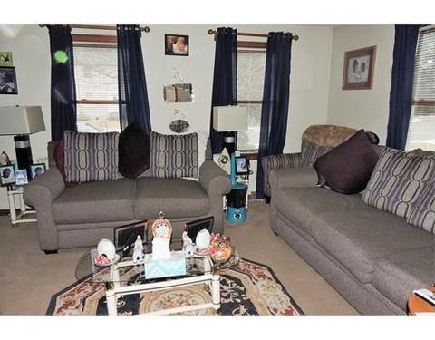 35 Matthew St, Springfield, MA 01128 photo 3