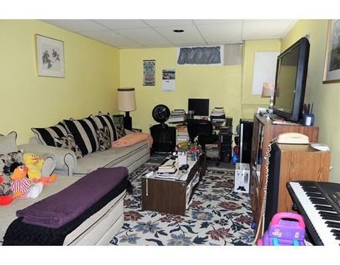 35 Matthew St, Springfield, MA 01128 photo 9