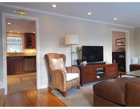 27 Beverly Ave, Marblehead, MA 01945 photo 5