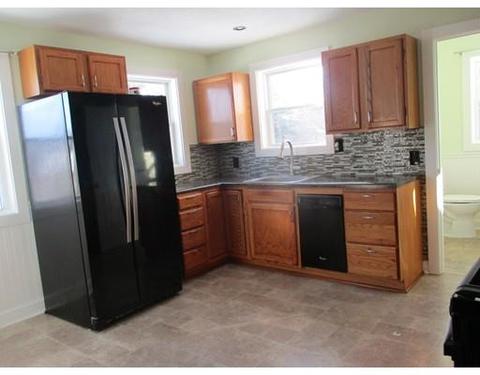133 Grattan St, Chicopee, MA 01020 photo 4