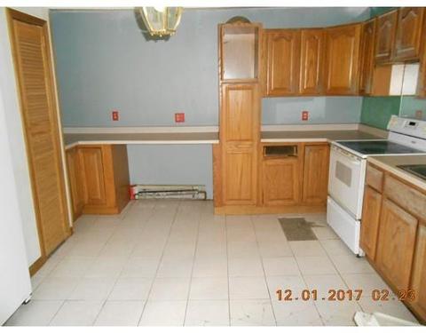 25 Myrtle St, Chicopee, MA 01013 photo 2