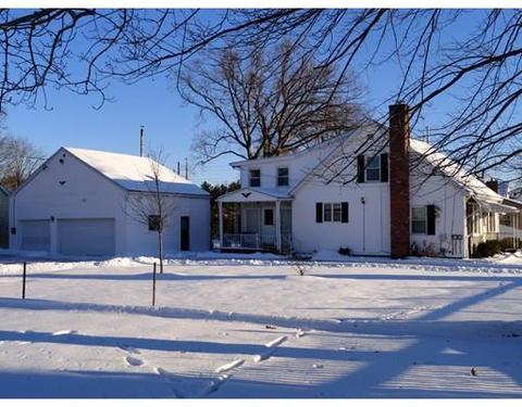 14 Ingham St, Chicopee, MA 01020 photo 4