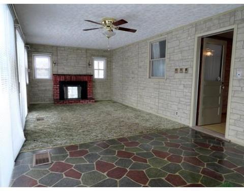 14 Ingham St, Chicopee, MA 01020 photo 6