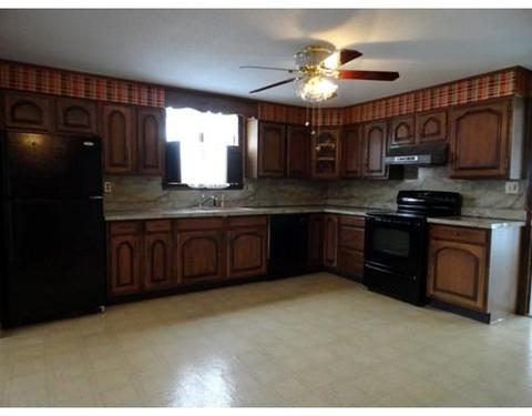 14 Ingham St, Chicopee, MA 01020 photo 9