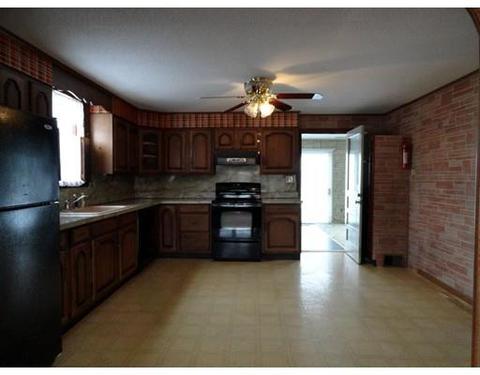 14 Ingham St, Chicopee, MA 01020 photo 8