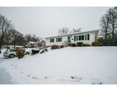 14 Como Dr, Chicopee, MA 01020 photo 2
