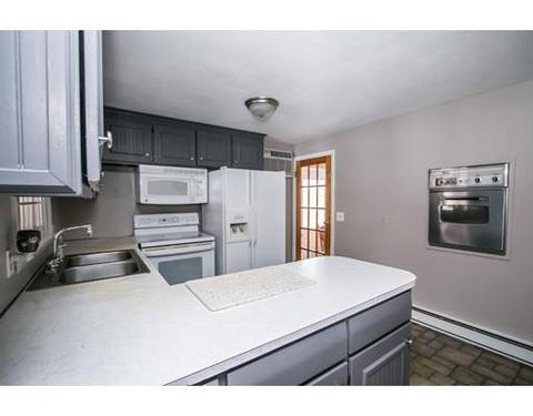 14 Como Dr, Chicopee, MA 01020 photo 3