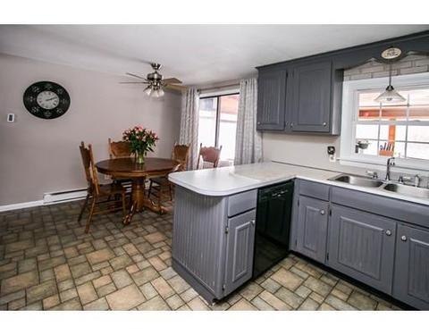 14 Como Dr, Chicopee, MA 01020 photo 4