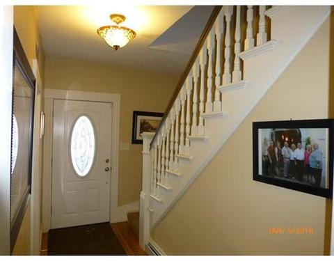 7 Clive St, Worcester, MA 01603 photo 2