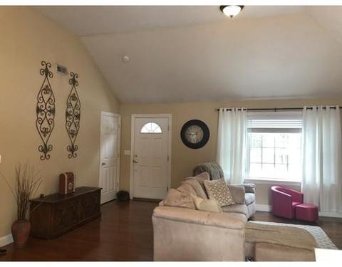 35 Mendon St, Upton, MA 01568 photo 3