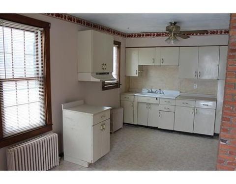 24 Crompton St, Acushnet, MA 02743 photo 4