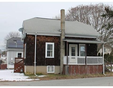 24 Crompton St, Acushnet, MA 02743 photo 2