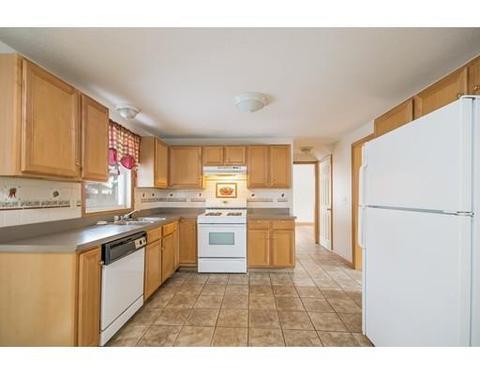 90 Pheasant Dr, Springfield, MA 01119 photo 10