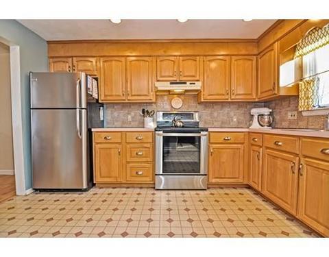 12 Squire Ct, Walpole, MA 02081 photo 3