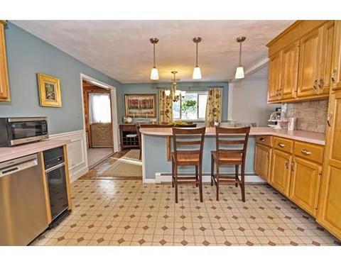 12 Squire Ct, Walpole, MA 02081 photo 4