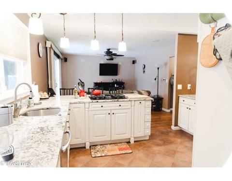 55 Lindsay Rd, Springfield, MA 01128 photo 2