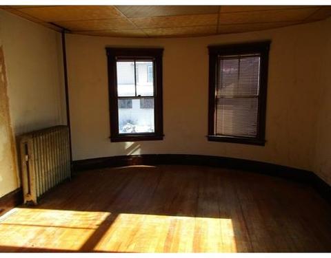 51 Windsor St, Worcester, MA 01605 photo 3
