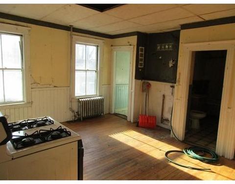 51 Windsor St, Worcester, MA 01605 photo 4