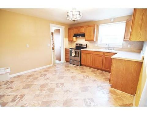 152 Newhouse St, Springfield, MA 01118 photo 3